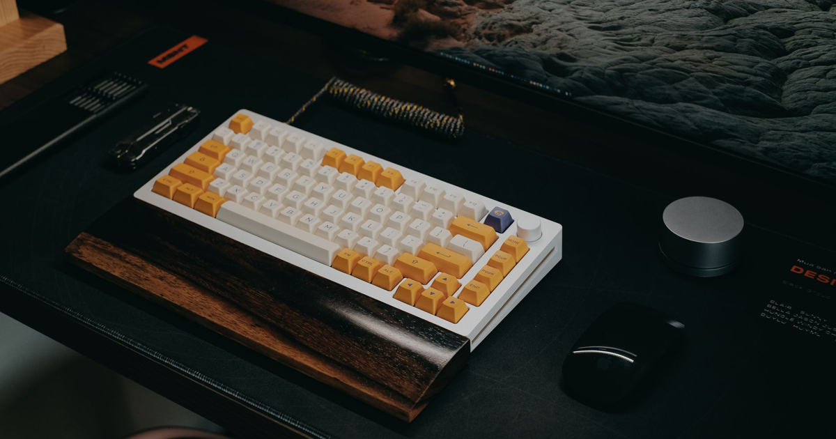 How to Choose an Under-Desk Keyboard Tray