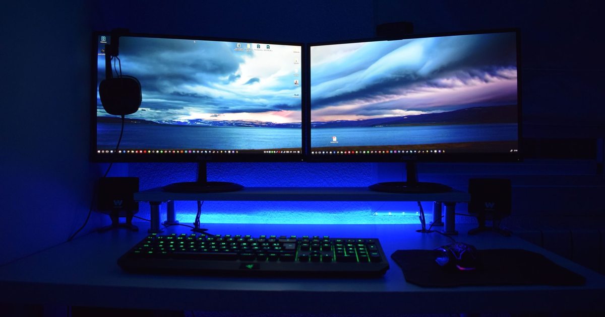 How to Set Up Dual Monitors (What You Need)